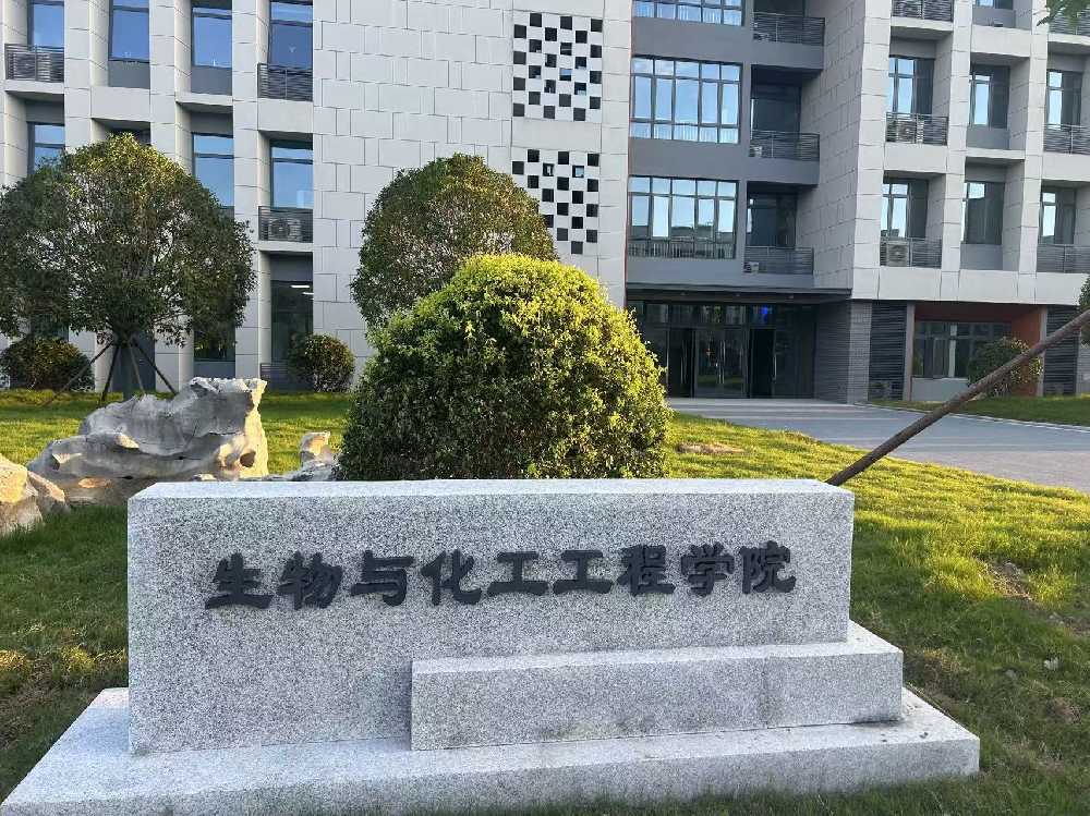 佛冈县扬州职业大学体育场高杆灯项目